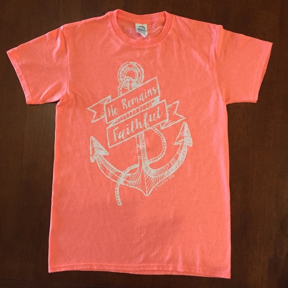 Delta Tops - NWOT He Remains Faithful Graphic Tee-Shirt
